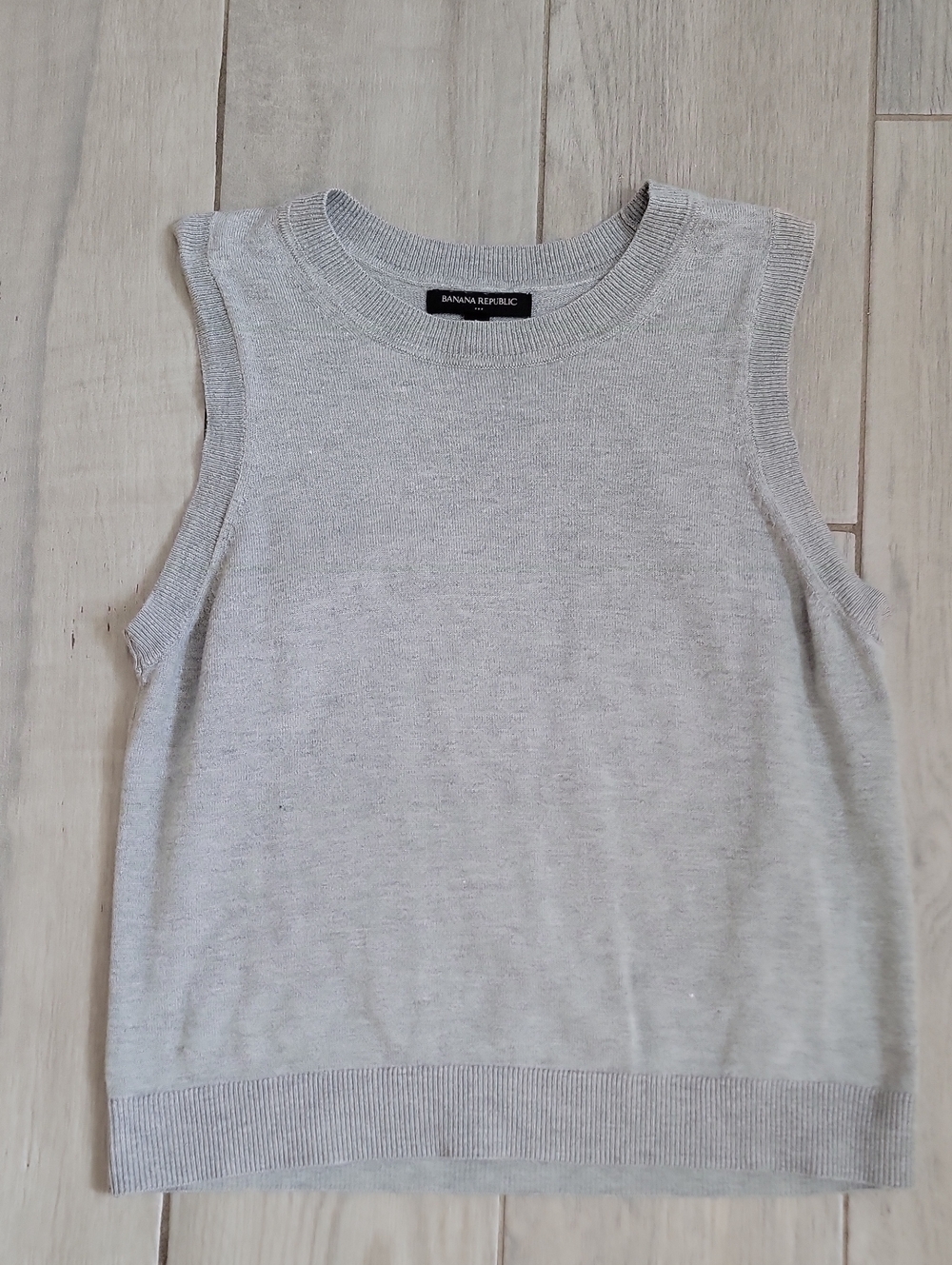 Banana Republic Gray Knit Sleeveless Crewneck Sweater Tank / Vest